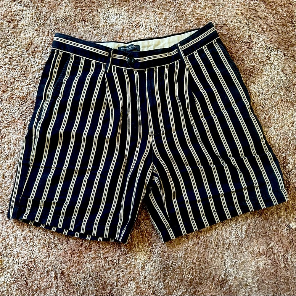 Banana Republic Women's 7" Shorts Linen Blend Pleated Bermuda Size 30 Beachy